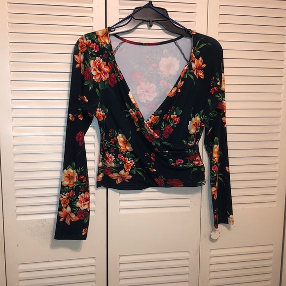 Ambiance 2 Crop Tops Bundle - Picture 1 of 6
